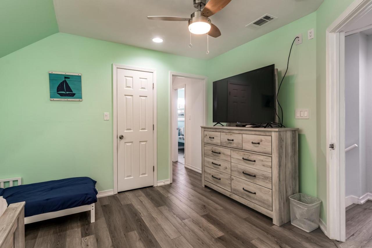 Strand Castle - Gulf Front! An Ideal Layout With Game Room, Small Private Pool, And Roof Top Crow'S Nest! Home Dauphin Island Extérieur photo
