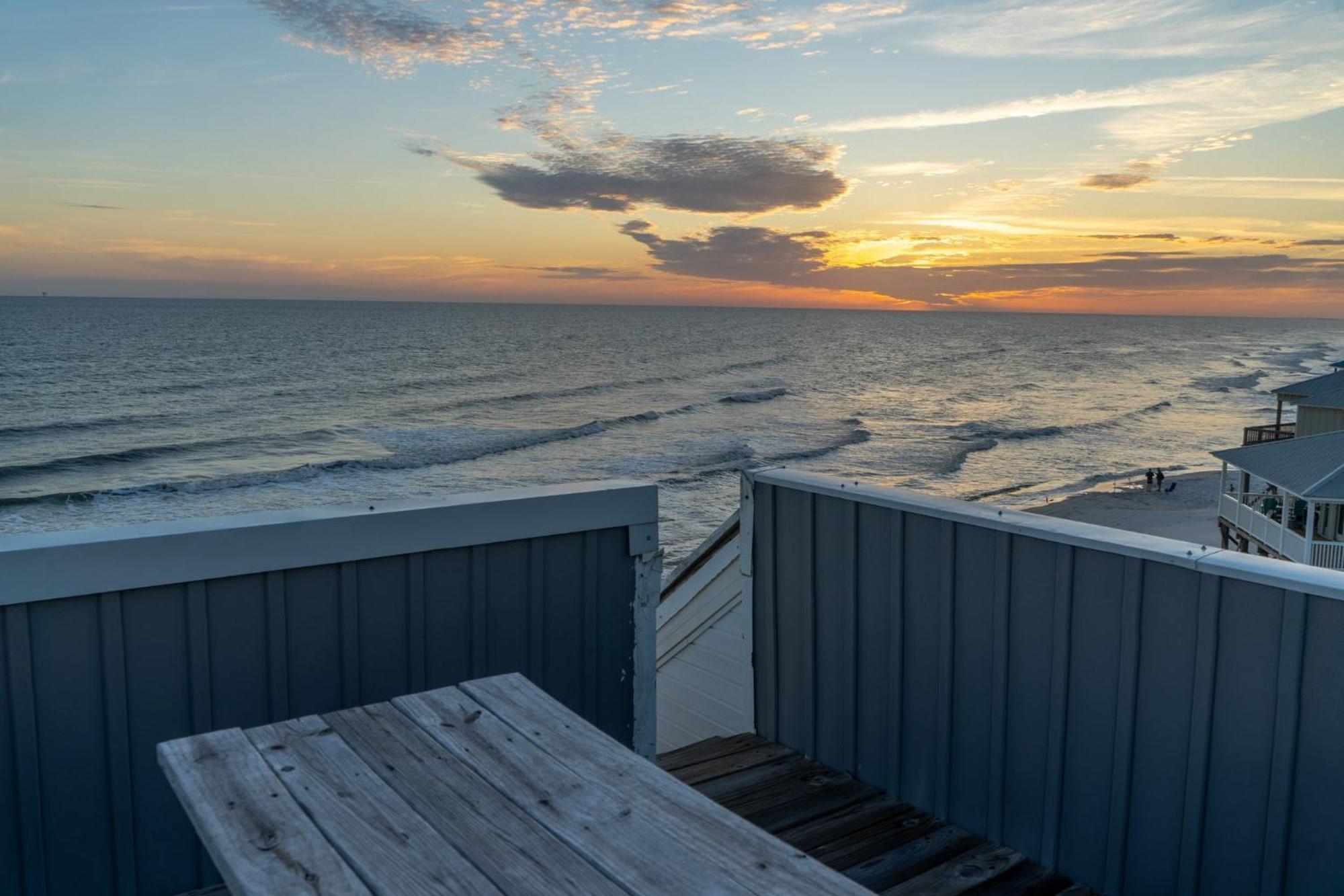 Strand Castle - Gulf Front! An Ideal Layout With Game Room, Small Private Pool, And Roof Top Crow'S Nest! Home Dauphin Island Extérieur photo